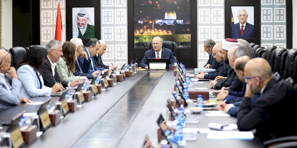مجلس الوزراء يحذر من مرحلة قد تعجز فيها المؤسسات الوطنية عن الاستمرار بتقديم خدماتها بسبب استمرار احتجاز أموال المقاصة