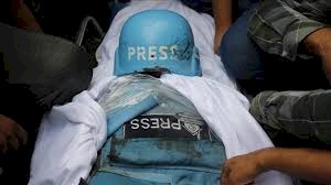 The occupation continues its crimes against journalists: 739 violations and 33 martyrs during the first half of 2025
