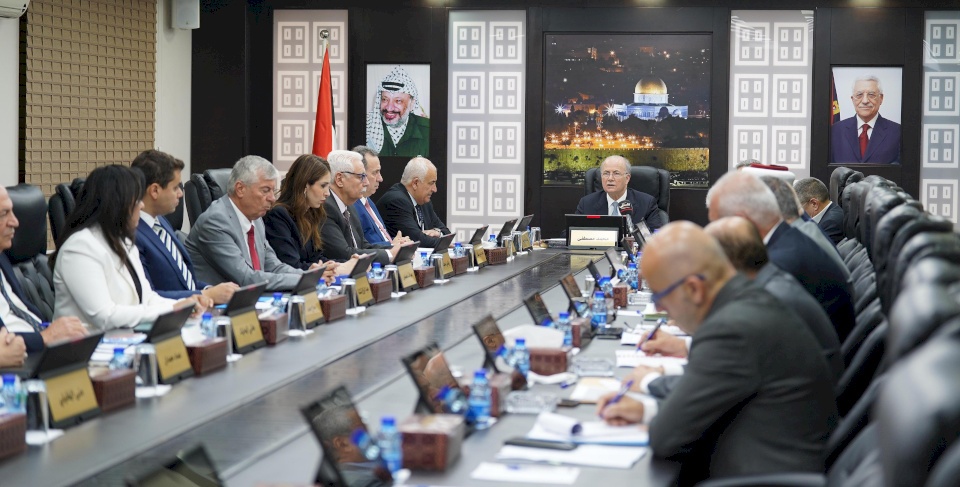 Prime Minister: Administrative and Financial Measures to Alleviate Burdens on Public Employees