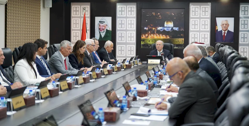رئيس الوزراء: إجراءات إدارية ومالية لتخفيف الأعباء عن الموظفين العموميين