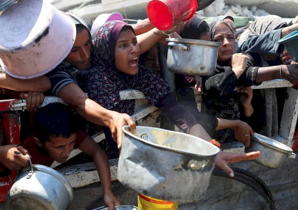الصليب الأحمر يدعو إلى التحرك العاجل لوقف المعاناة المتفاقمة في قطاع غزة
