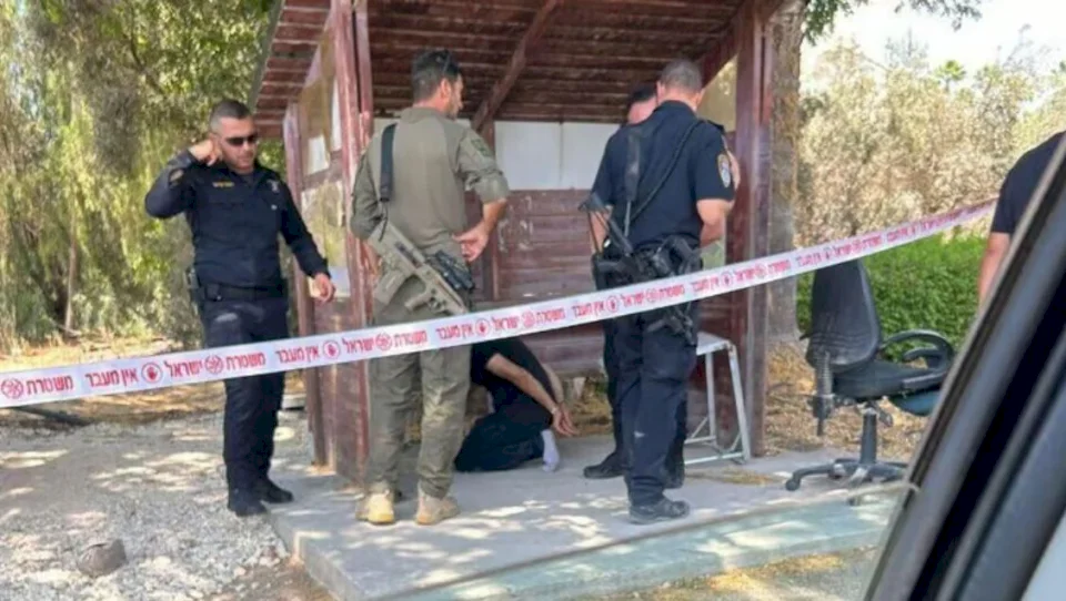 الاحتلال يعتقل شابا على حاجز عناب شرق طولكرم