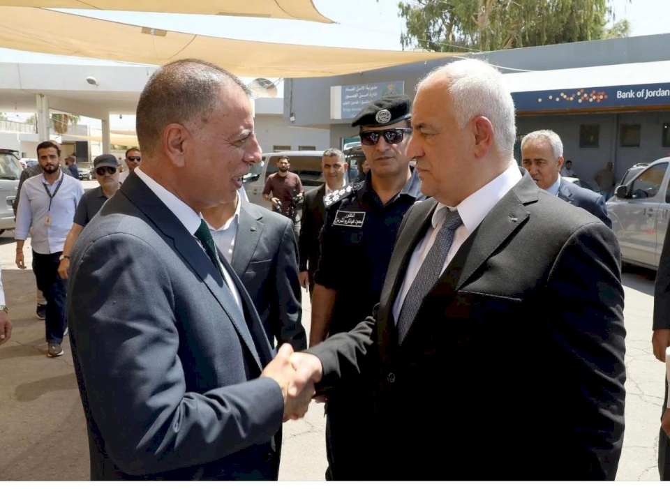وزير الداخلية ونظيره الأردني يبحثان آليات تحسين ظروف سفر المواطنين عبر جسر الملك حسين