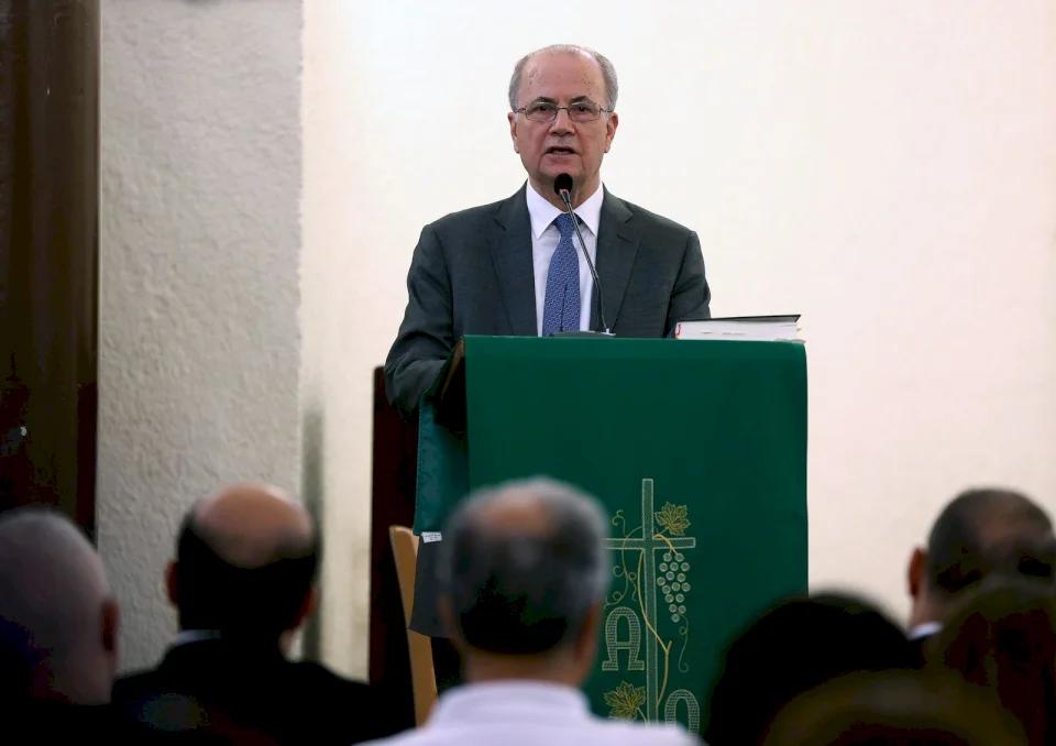 رئيس الوزراء يصل القاهرة لبحث وقف العدوان على الفلسطينيين