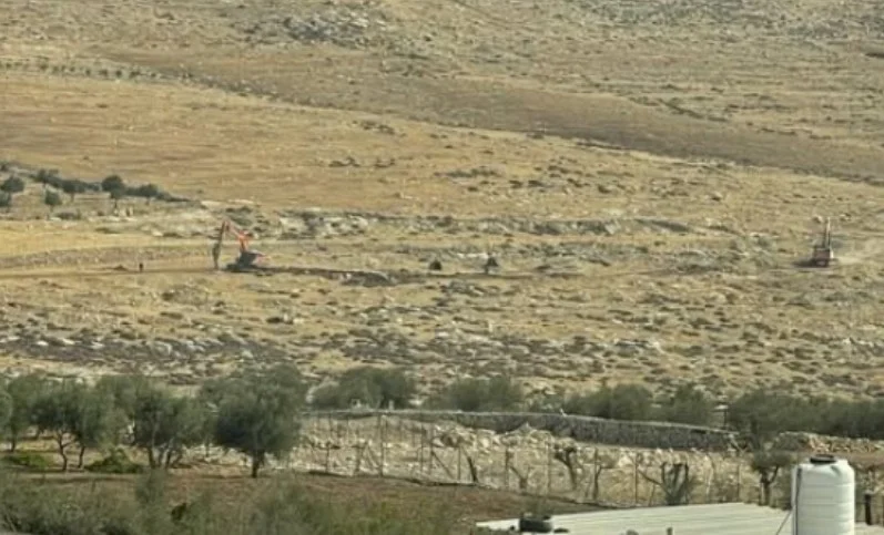 الاحتلال يبدأ بشق شارع استيطاني في حزما شمال شرق القدس
