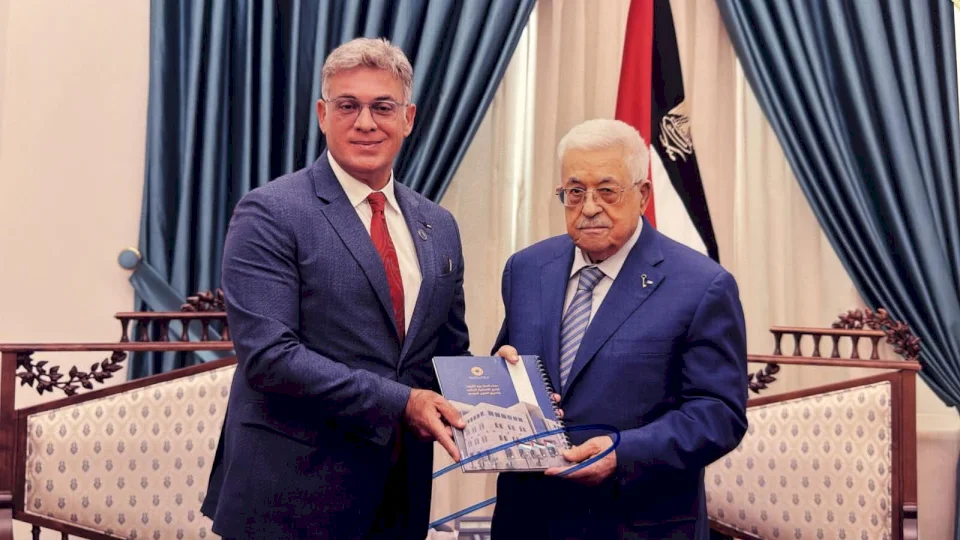 الرئيس يتسلم التقرير السنوي لوحدة المتابعة المالية للعام 2024