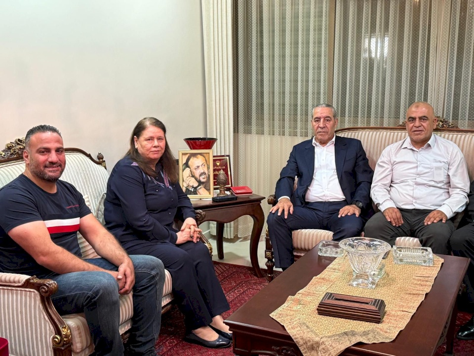 الشيخ يزور عائلة البرغوثي في زيارة تضامنية مع 