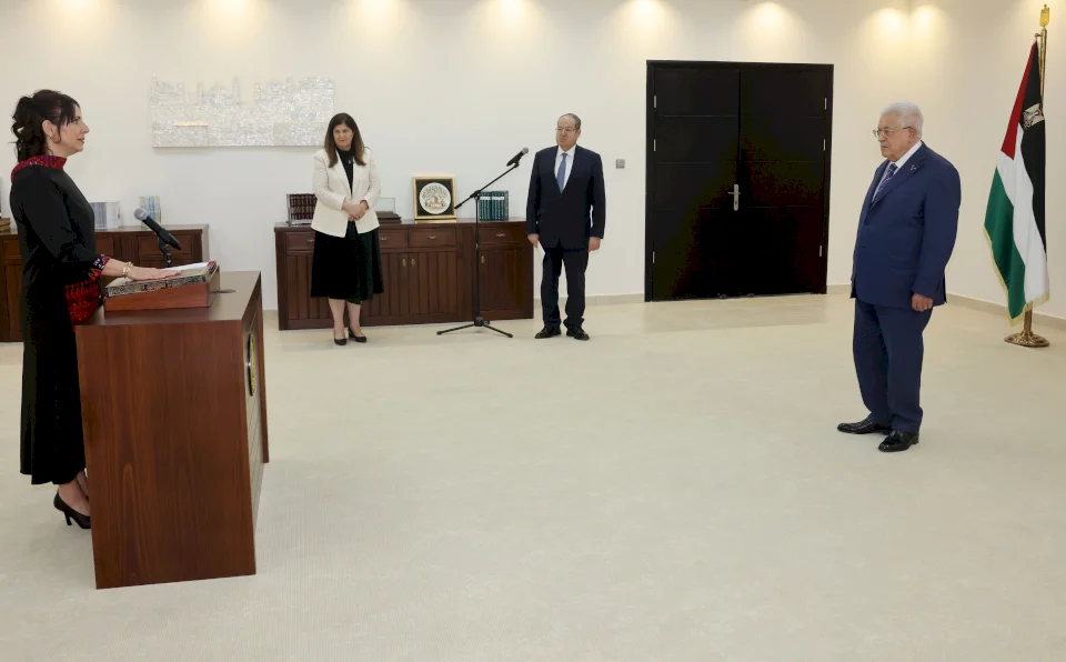 السفيرة عبير الرمحي تؤدي اليمين القانونية أمام الرئيس سفيرا لدولة فلسطين لدى الإمارات