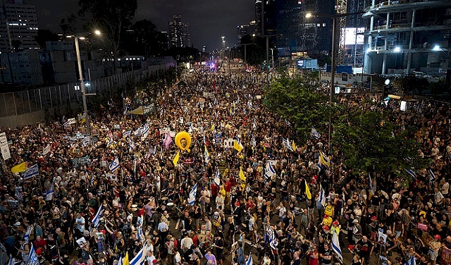 Hundreds of Thousands Demonstrate in Israel Demanding an End to the Aggression on Gaza