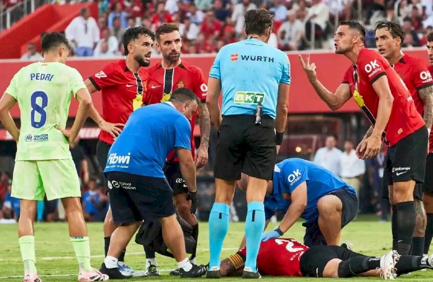 جدلاً تحكيمياً يُسيطر على مباراة برشلونة
