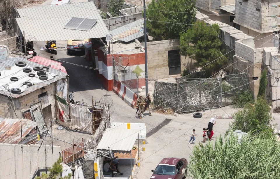 محدث:: الإعلان عن بدء تسليم سلاح المخيمات الفلسطينية في لبنان والفصائل تنفي