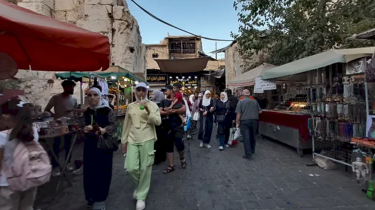 كيف أثّرت زيادة ساعات التغذية الكهربائية على حياة السوريين في دمشق وريفها؟