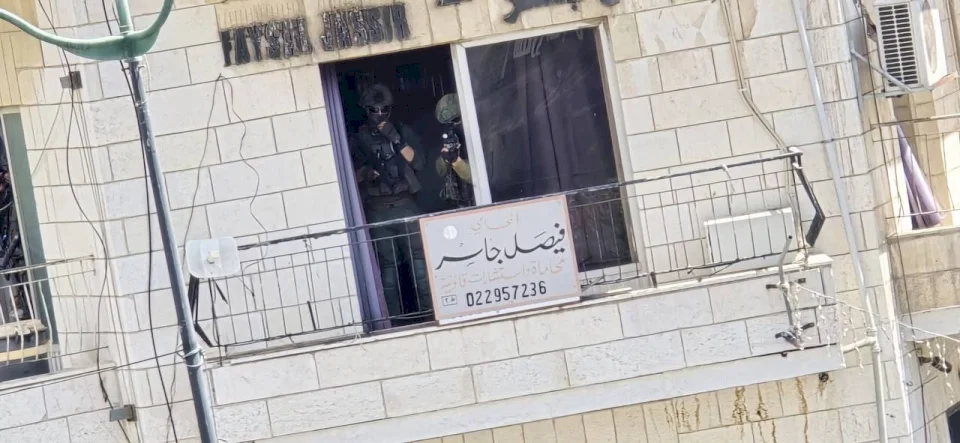 24 إصابة حصيلة اقتحام الاحتلال وسط مدينتي رام الله والبيرة (فيديو)