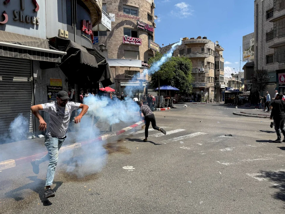 Vidéo : Arrestation d'un jeune homme après sa blessure à Ramallah