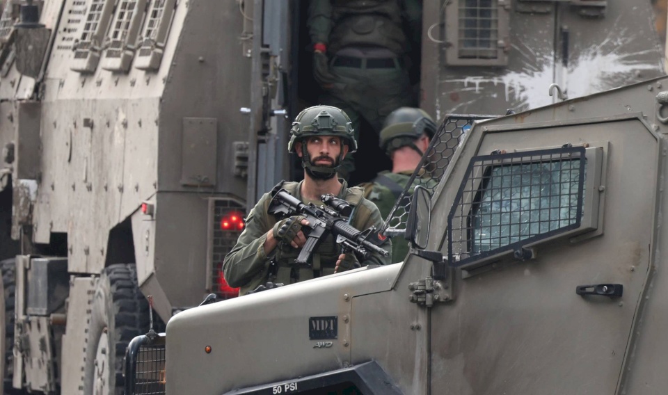 A Young Man Injured and Another Arrested During Israeli Raids in Various Areas of the West Bank