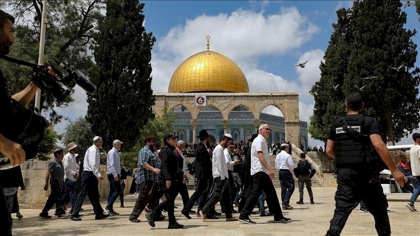Settlers Storm Al-Aqsa Mosque