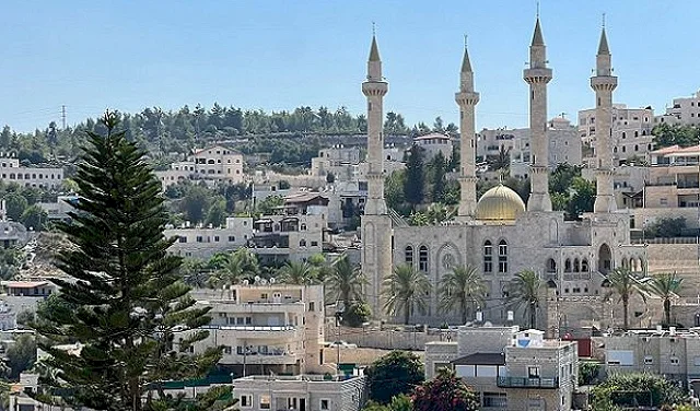 مستوطنون يعتدون على مسجد العزيز في قرية أبو غوش