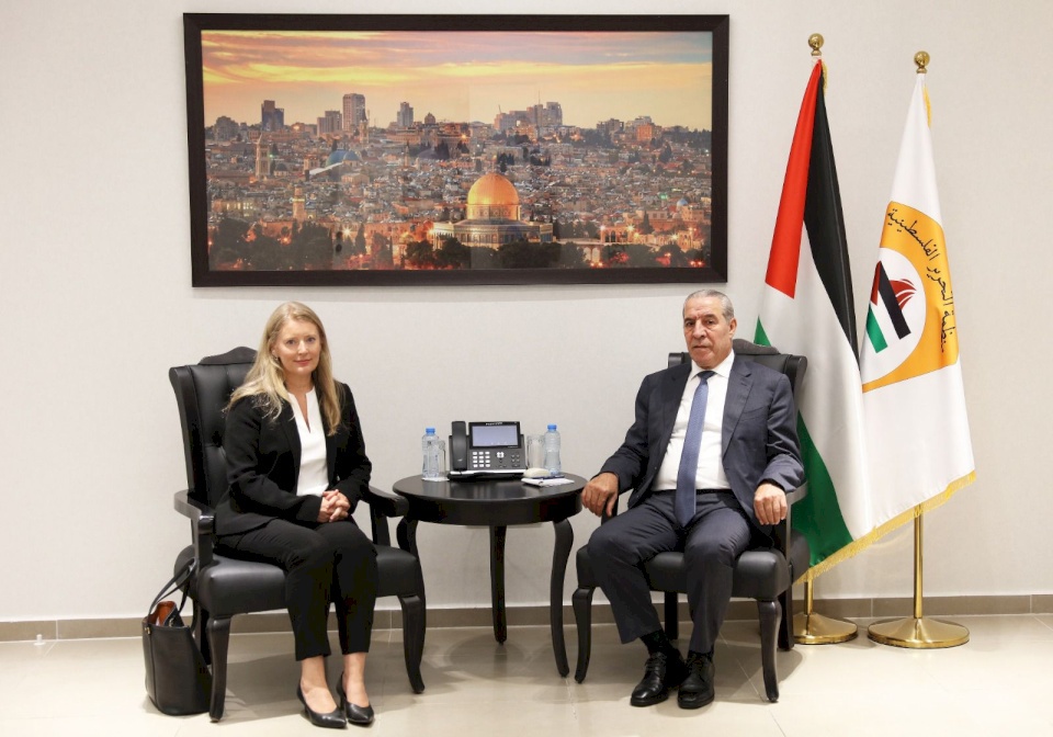 الشيخ يبحث مع القنصل العام البريطانية المستجدات السياسية والتحضيرات للمرحلة المقبلة
