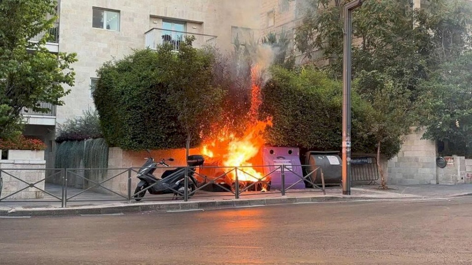 לאחר שריפת אש ליד בית נתניהו.. סמוטריץ' דורש להעניש מפגינים בישראל