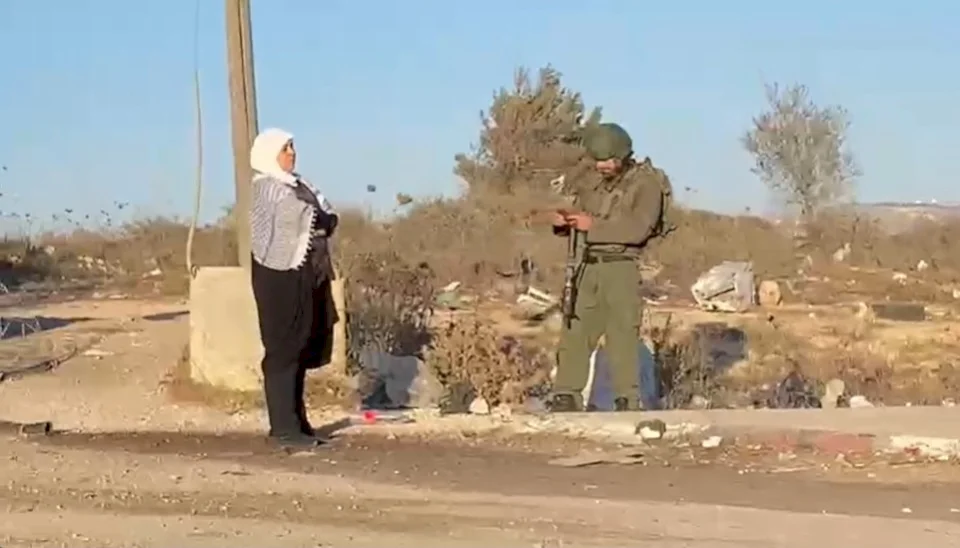 قوات الاحتلال تحتجز محافظ رام الله عند حاجز عطارة