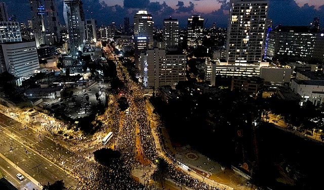 Large Israeli Protests in Tel Aviv and in Front of Netanyahu's House in Jerusalem and Key Intersections