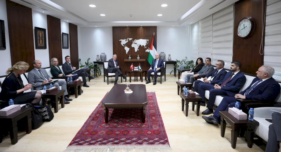 Mustafa Discusses with the Danish Foreign Minister Efforts to Stop the War on Gaza and Implement the Two-State Solution
