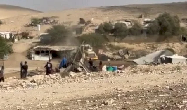 L'occupation poursuit la démolition des maisons dans le village de Sarr dans la région de Negev