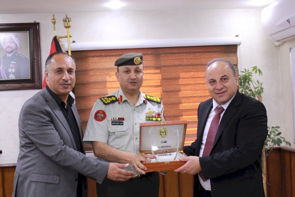 Une délégation de l'Association palestinienne visite l'Institution de consommation militaire jordanienne et examine les perspectives de coopération commune