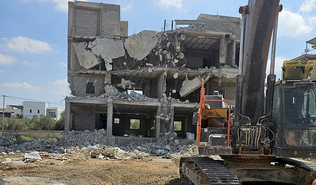 כוחות הכיבוש אילצו אזרח להרוס את ביתו בעצמו באזור המשולש הצפוני