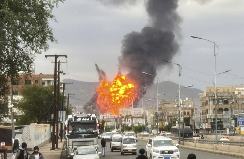 اليمن.. مقتل 35 شخصا وإصابة 131 آخرين في الغارات الإسرائيلية على صنعاء والجوف