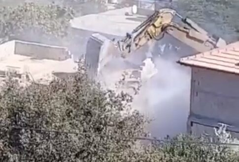 الاحتلال يهدم أسوارا في قطنة شمال غرب القدس