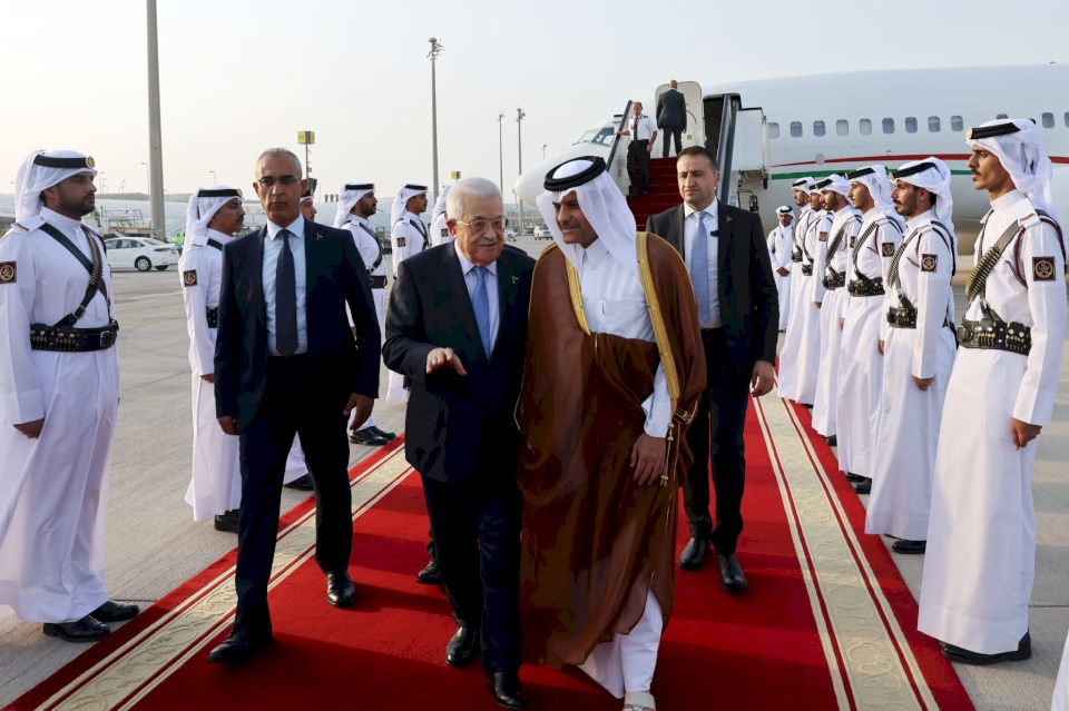 الرئيس يصل الدوحة للمشاركة في القمة العربية الإسلامية الطارئة لبحث الهجوم الاسرائيلي على قطر