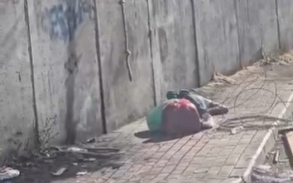 استشهاد عامل برصاص الاحتلال قرب جدار الفصل العنصري في الرام (فيديو)