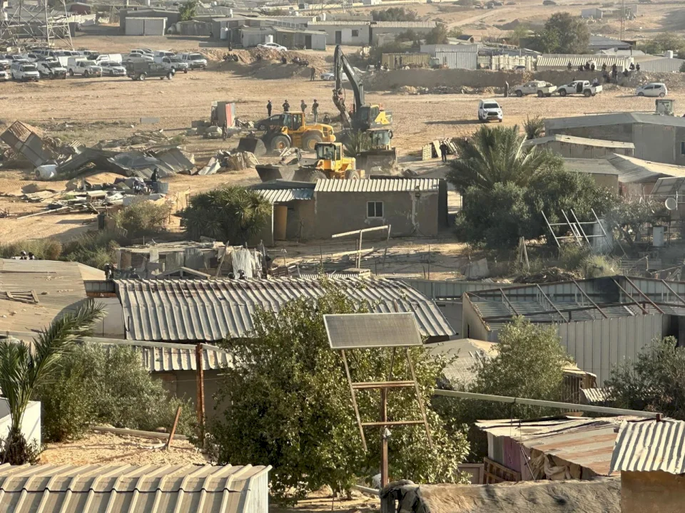 سلطات الاحتلال تهدم 40 منزلا في قرية السر بالنقب