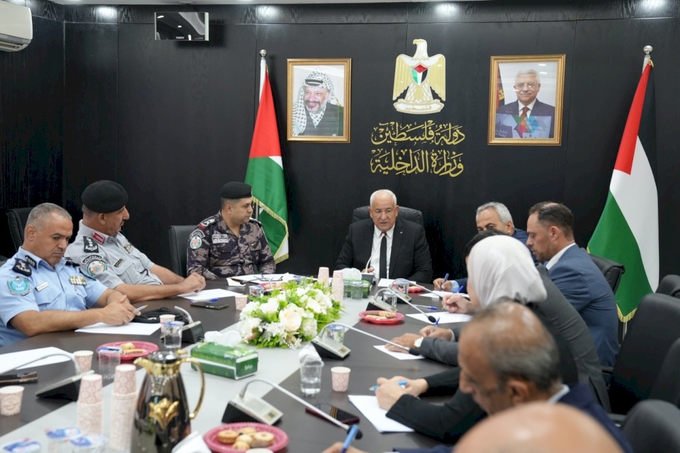 وزير الداخلية يترأس اجتماع المجلس الأعلى للدفاع المدني