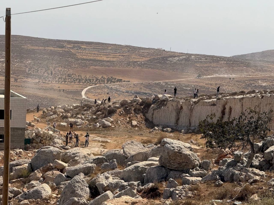 מתנחלים מתפרעים בעיירה דיר ג'ריר מזרח לרמאללה