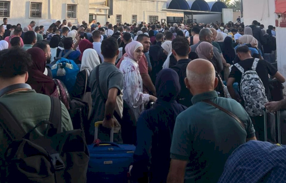 After the Israeli Closure.. A Stifling Crisis at the Karameh Crossing and King Hussein Bridge (Video)