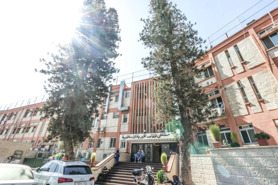 Palestine Bank Provides Mobile Housing Units for Patient Companions at Al-Makassed Hospital in Jerusalem