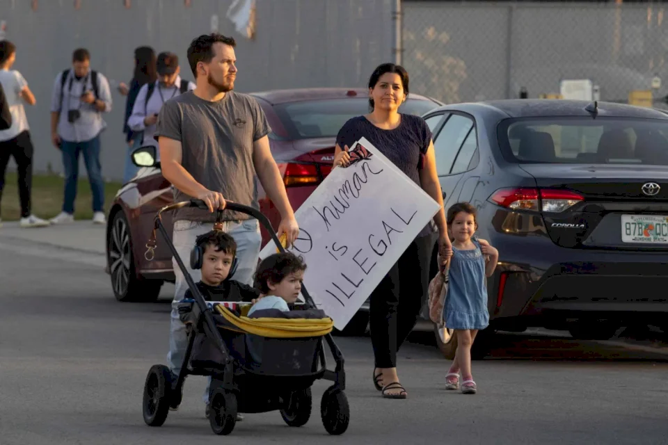 Judge in Arizona Prevents Trump Administration from Deporting Child Refugees