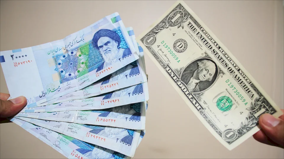After Sanctions Are Reimposed.. The Iranian Currency Drops to Its Lowest Level