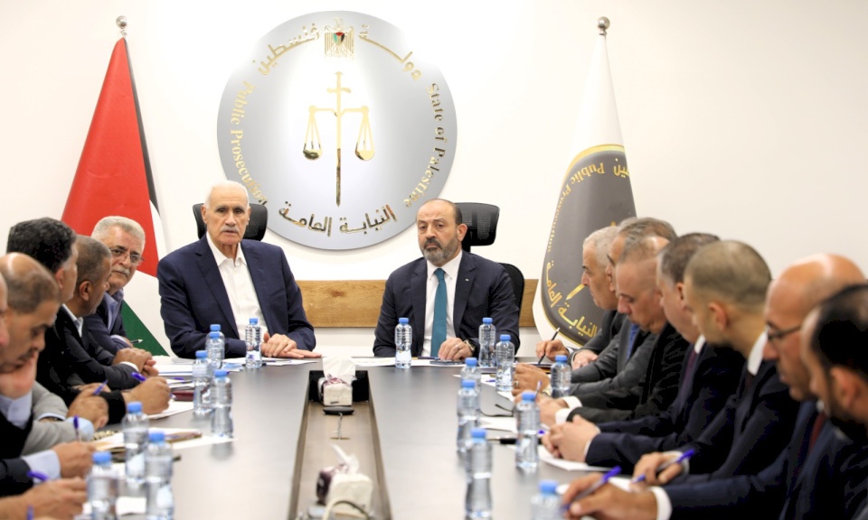 النيابة العامة ومجلس المحافظين يعقدان اجتماعاً تنسيقياً موسعاً لتعزيز سيادة القانون وتطوير آليات العمل المشترك