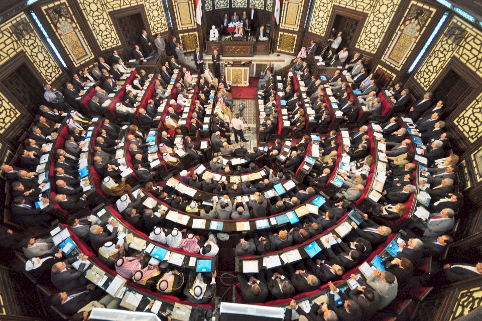 أول برلمان بعد الأسد.. خطوة نحو الديمقراطية أم إعادة تدوير النفوذ؟
