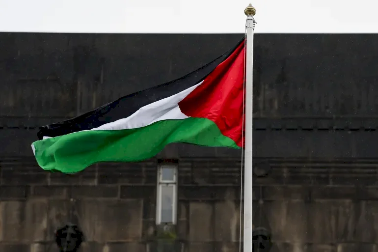 Palestine Embassy in Iraq Distributes "Rent Compensation" Grant to 300 Refugee Families