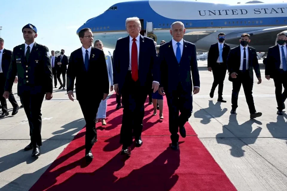 Coinciding with the Prisoner Exchange Deal.. Trump Begins Visit to Israel Followed by Egypt