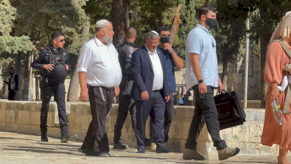 بن غفير يقتحم باحات المسجد الأقصى