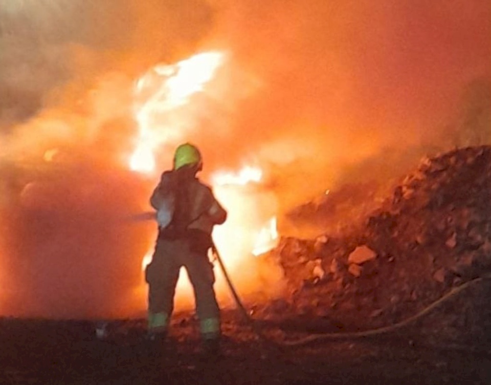 Des colons incendient des véhicules de Palestiniens au sud de Bethléem (photos)