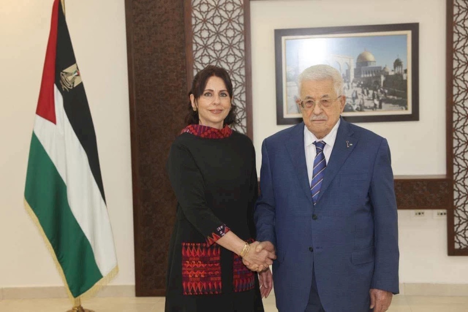 وصول السفيرة الرمحي إلى أبوظبي لتسلّم مهامها سفيرةً لدولة فلسطين لدى الإمارات