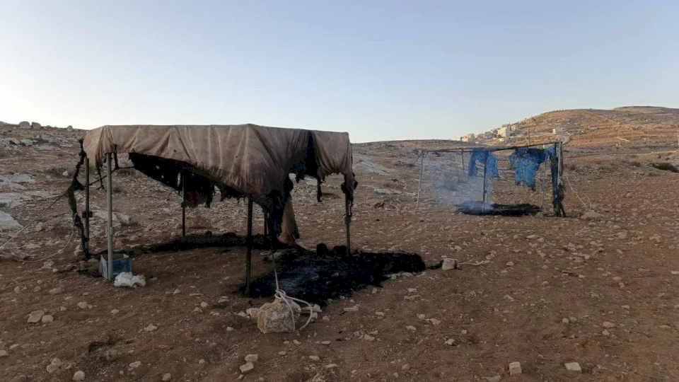 מתנחלים הציתו 3 אוהלים במושבה יטה בדרום חברון