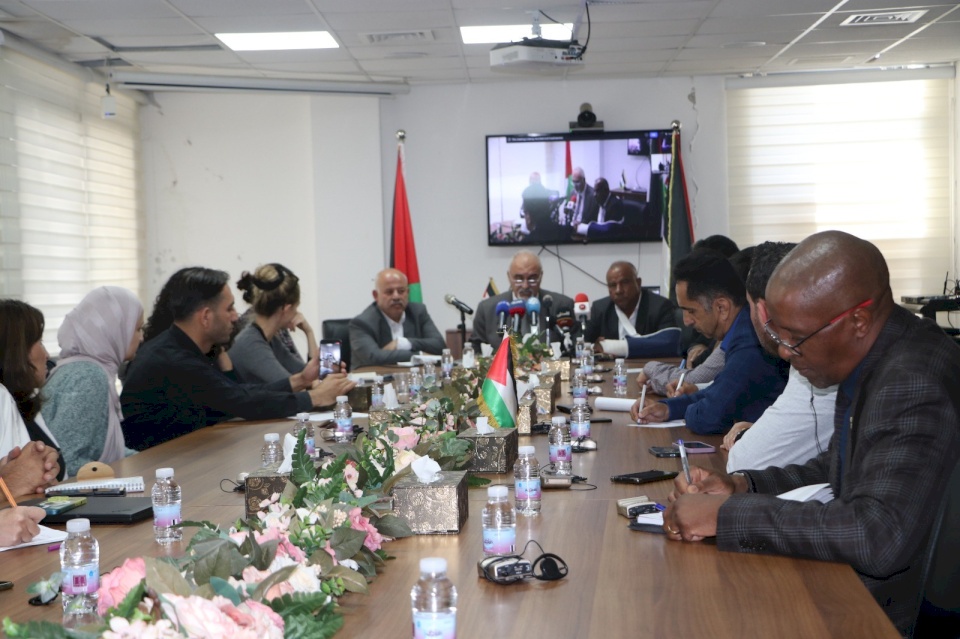 During a joint press conference at the Ministry of Agriculture: Collective confirmation on protecting the olive season, enhancing farmers' resilience, and documenting Israeli violations