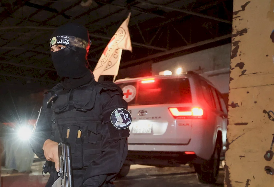 عمليات للبحث عن جثث أسرى في رفح بمشاركة القسام والصليب الأحمر
